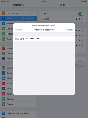 Inserisci la password del Wi-Fi e seleziona Accedi