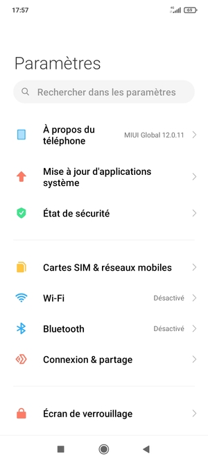 Sélectionnez Cartes SIM & réseaux mobiles