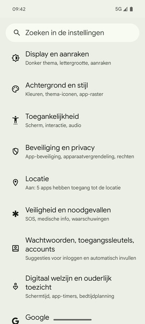 Scroll naar en selecteer Beveiliging en privacy
