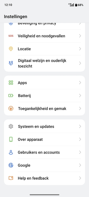 Scroll naar en selecteer Gebruikers en accounts