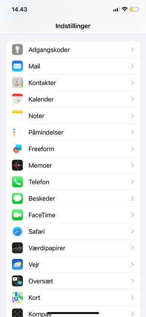 Vend tilbage til menuen Indstillinger og scroll til og vælg Mail