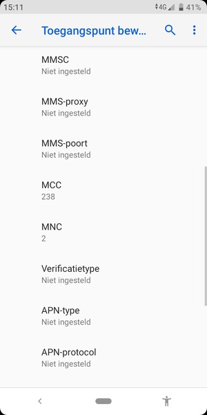 Scroll naar beneden en voer internetgegevens in