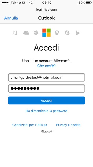 Inserisci il tuo indirizzo email e password. Seleziona Accedi