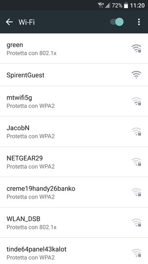 Seleziona la rete wireless a cui desideri connetterti