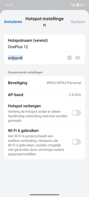 Voer een wachtwoord van een WiFi-hotspot in van ten minste 8 tekens en selecteer Opslaan