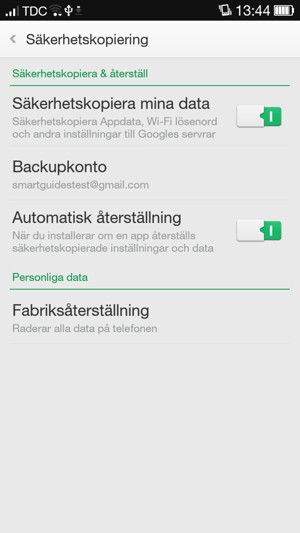 Aktivera Säkerhetskopiera mina data och välj Backupkonto
