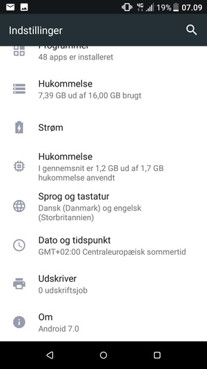 Scroll til og vælg Om