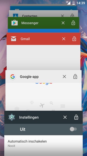 Veeg apps naar rechts om ze te sluiten
