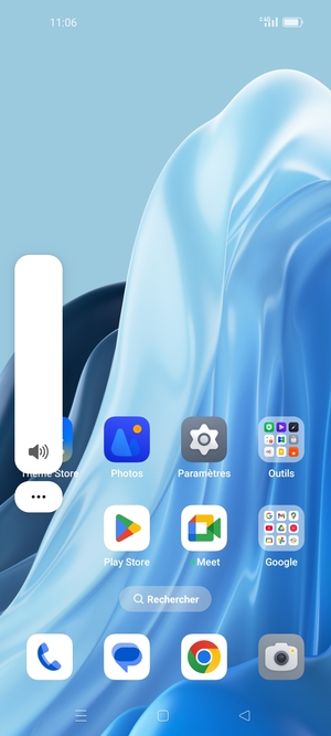 Maintenir appuyé pour baisser le volume au niveau requis