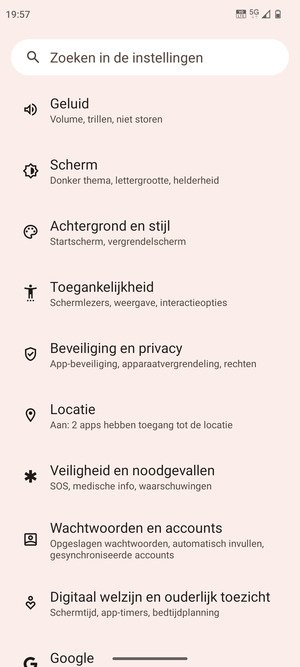 Scroll naar en selecteer Beveiliging en privacy