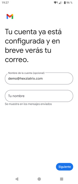 Déle a su cuenta un nombre y escriba su nombre. Seleccione Siguiente