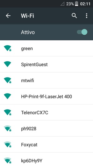 Seleziona la rete wireless a cui desideri connetterti