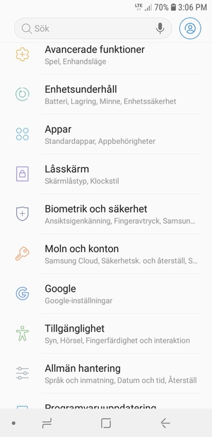 Scrolla till och välj Moln och konton