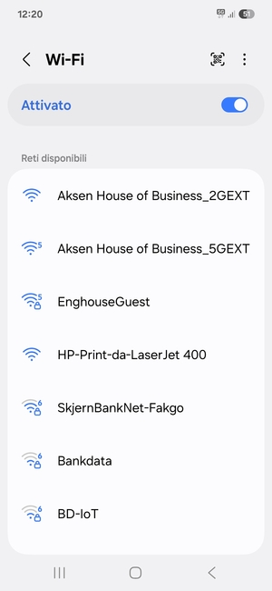 Seleziona la rete wireless a cui desideri connetterti