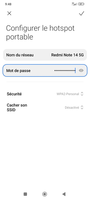 Saisissez un mot de passe de hotspot Wi-Fi d'au moins 8 caractères et sélectionnez Enregistrer