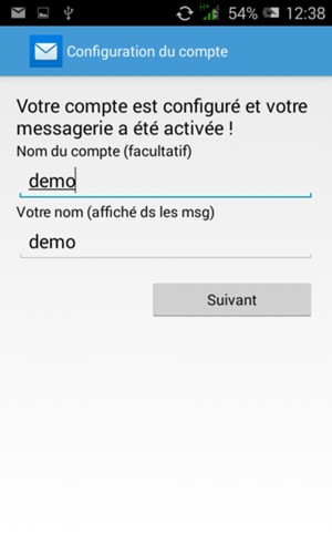 Donnez un nom à votre compte et saisissez votre nom. Sélectionnez Suivant