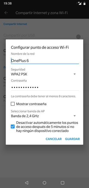 Introduzca una contraseña de punto de acceso Wi-Fi de al menos 8 caracteres y seleccione GUARDAR