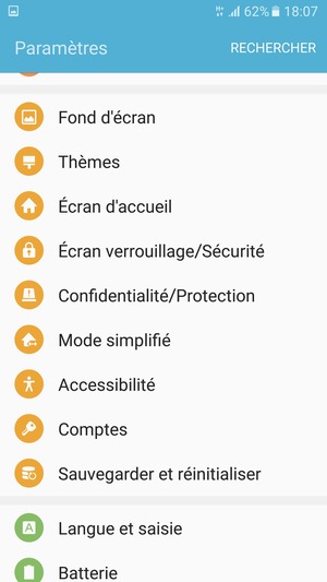 Retournez au menu Paramètres  et sélectionnez Comptes