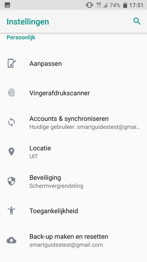 Keer terug naar het Instellingen menu en selecteer Accounts & synchroniseren