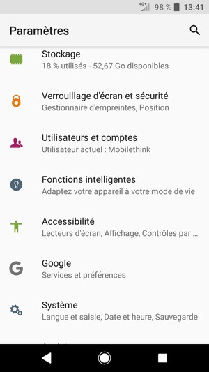 Faites défiler et sélectionnez Utilisateurs et comptes