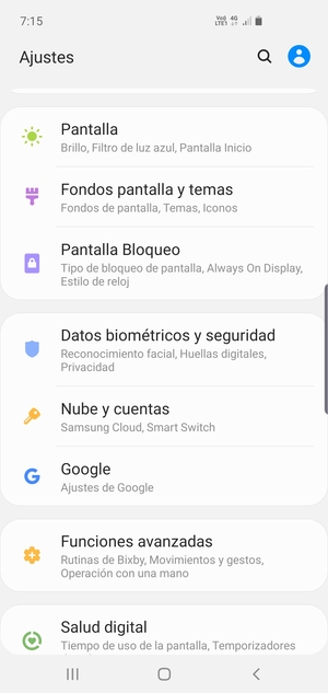Desplácese y seleccione Nube y cuentas