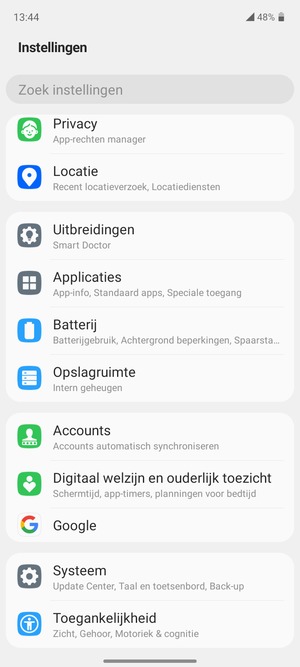 Scroll naar en selecteer Accounts