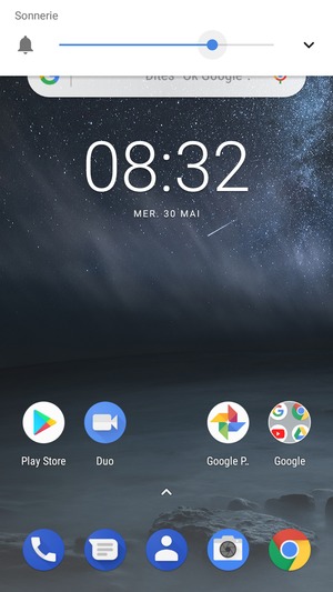 Maintenir appuyé pour baisser le volume au niveau requis