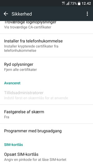 For at ændre PIN-koden til sim-kortet, vend tilbage til menuen Sikkerhed og scroll til og vælg Opsæt SIM-kortlås
