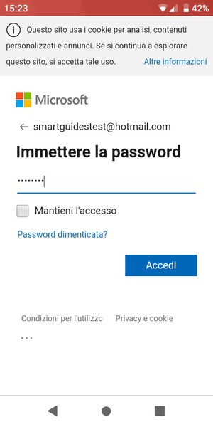 Inserisci la tua password di Hotmail e seleziona Accedi