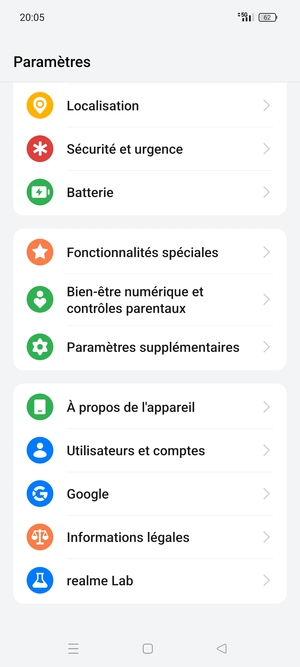 Retournez au menu Paramètres, faites défiler et sélectionnez Utilisateurs et comptes