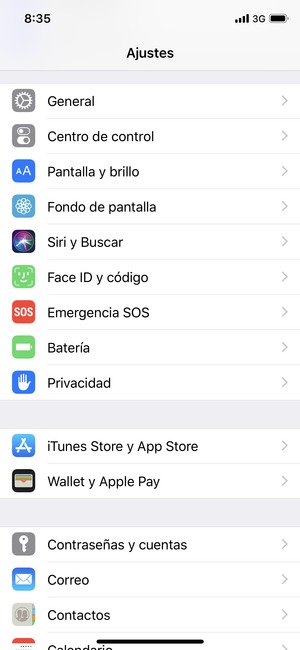 Desplácese hacia abajo y seleccione Face ID y código