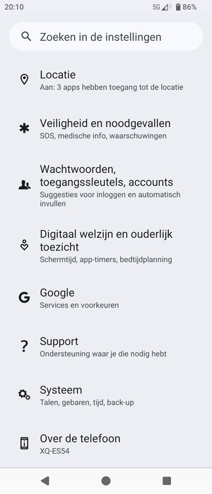 Scroll naar en selecteer Wachtwoorden, toegangssleutels en accounts