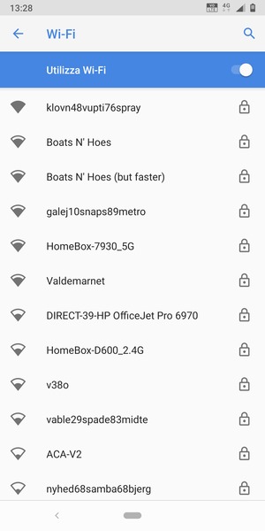 Seleziona la rete wireless a cui desideri connetterti