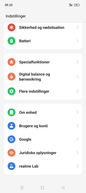 Scroll til og vælg Brugere og konti