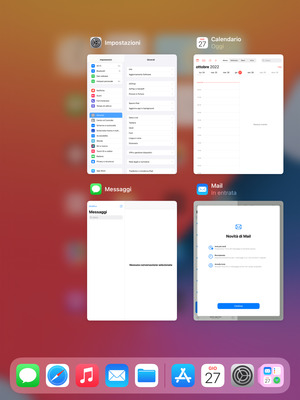 Scorri verso l'alto le app per chiuderle. Ciò ti farà risparmiare batteria.
