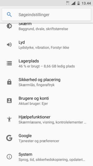 Vend tilbage til menuen Indstillinger og vælg Brugere og konti