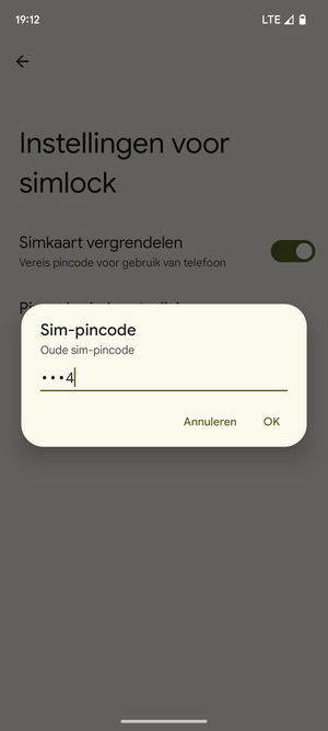 Voer uw Oude sim-pincode in en selecteer OK