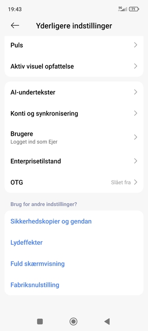 Scroll til og vælg Konti og synkronisering