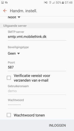 Haal het vinkje uit het Verificatie vereist voor verzenden van e-mail selectievakje en selecteer INLOGGEN