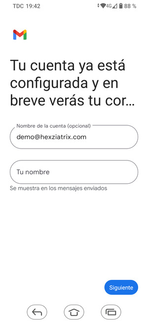 Déle a su cuenta un nombre y escriba su nombre. Seleccione Siguiente