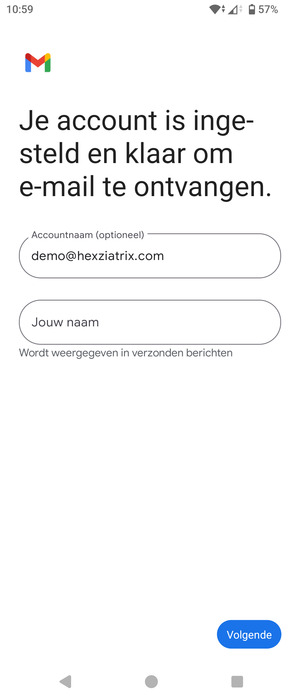 Geef uw account een naam en voer uw naam in. Selecteer Volgende