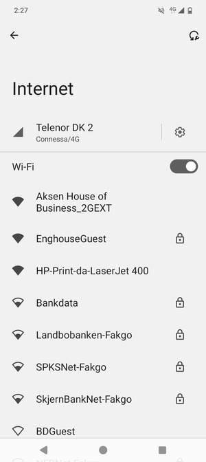 Seleziona la rete wireless a cui desideri connetterti