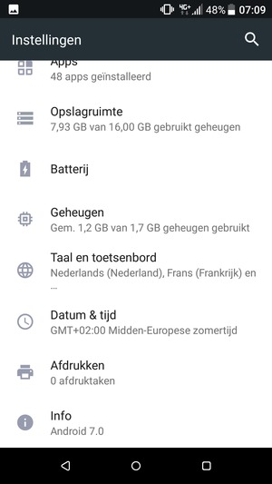Scroll naar en selecteer Info