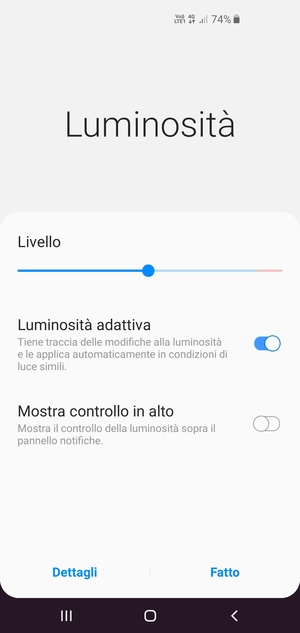 Attiva Luminosità adattiva e seleziona Fatto