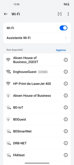 Seleziona la rete wireless a cui desideri connetterti