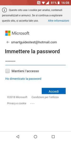 Inserisci la tua password di Hotmail e seleziona Accedi