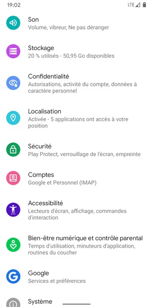 Faites défiler et sélectionnez Comptes