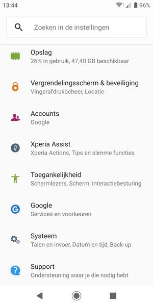 Scroll naar en selecteer Accounts