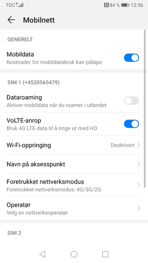 Bla til SIM 1 eller SIM 2 og velg Navn på aksesspunkt