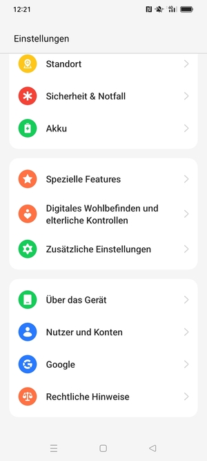 Scrollen Sie und wählen Sie Nutzer und Konten